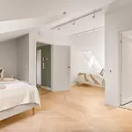 Lokka I Penthouse With Private Rooftop I 2-bedroom With Double Queen & 2 Bathrooms *